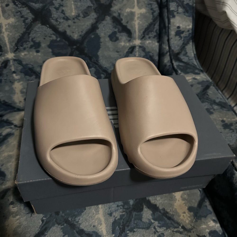 Yeezy slides “ color is pure “